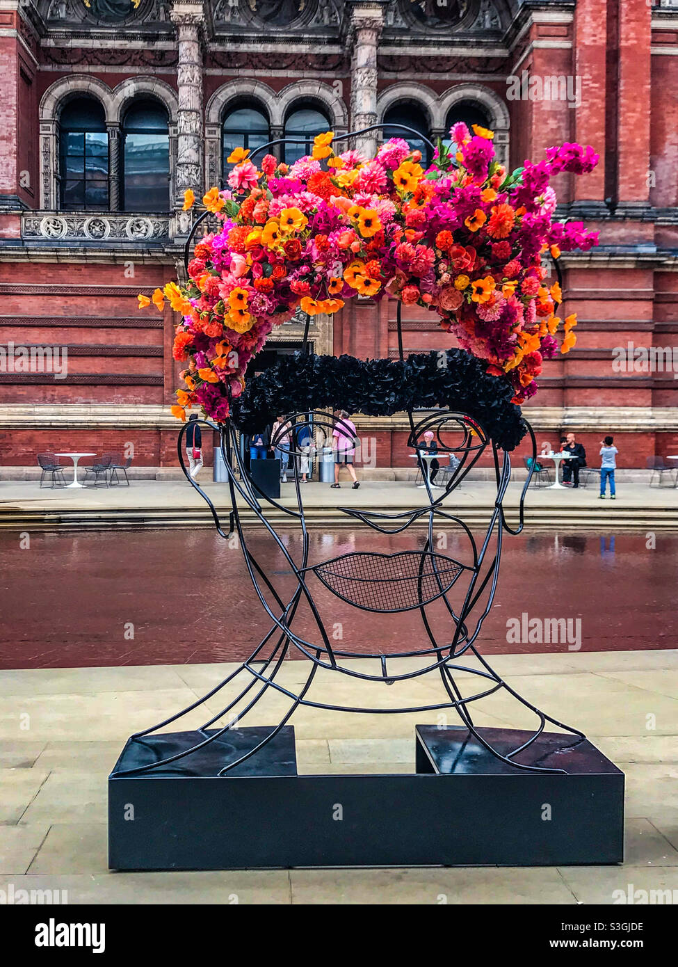 Frida Kahlo wire sculpture, V&A museum Stock Photo Alamy