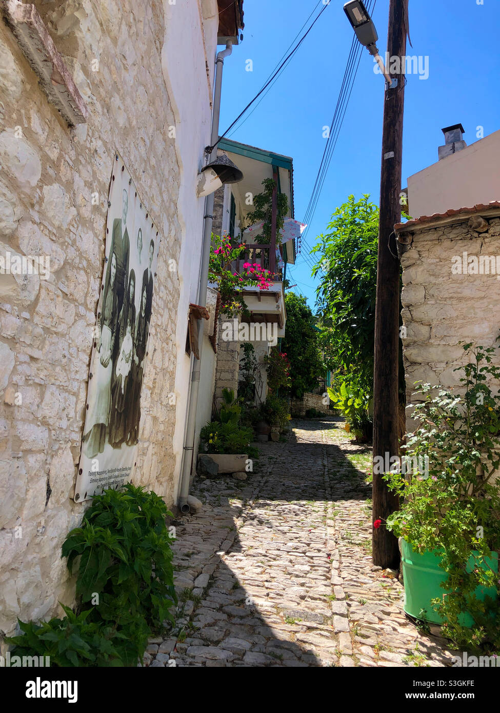 A narrow village street in Lania (Laneia) in the Troodos Mountains in Cyprus. Stock Photo