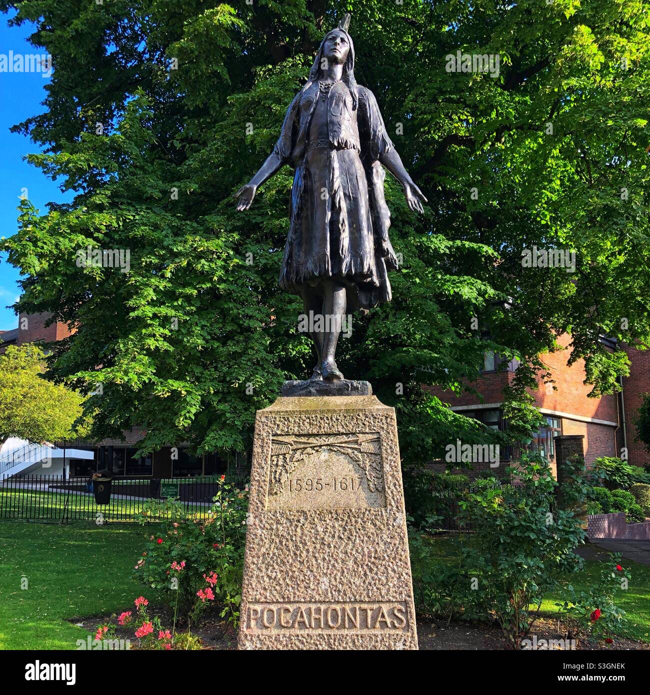 Statue of Pocahontas, Gravesend Stock Photo Alamy