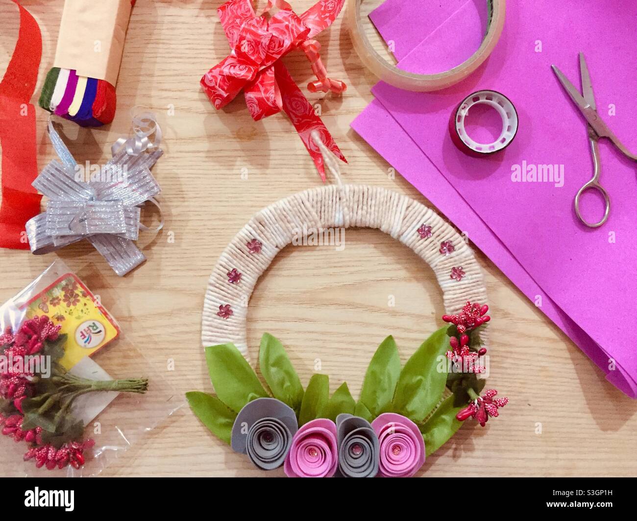 Making a wall hanging decoration piece Stock Photo Alamy