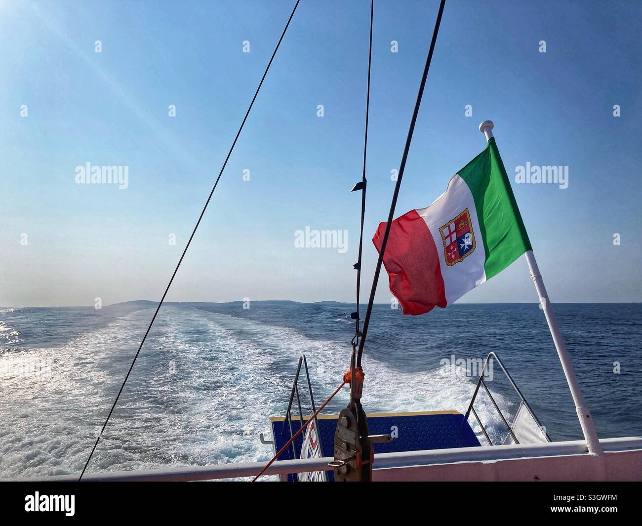 Italian boat flag hi-res stock photography and images - Alamy