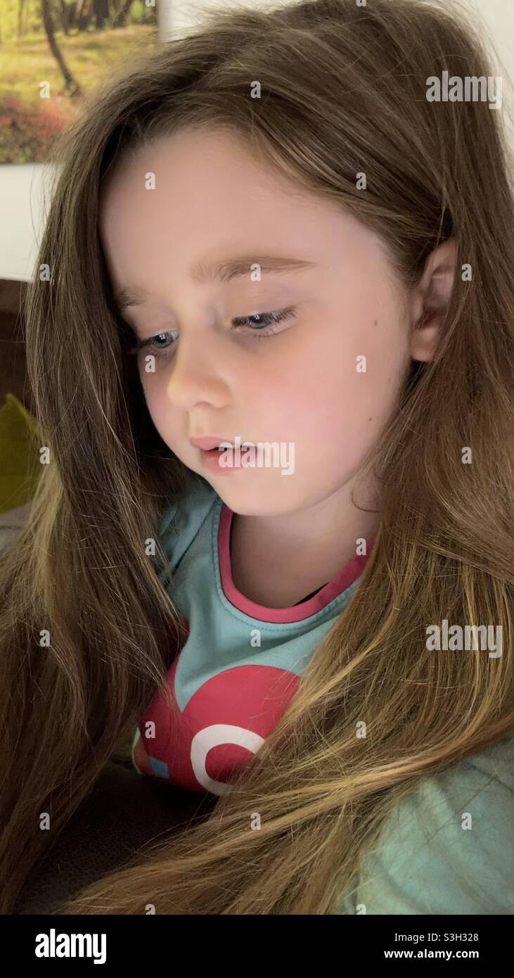 Brown hair 4 year old hi-res stock photography and images - Alamy