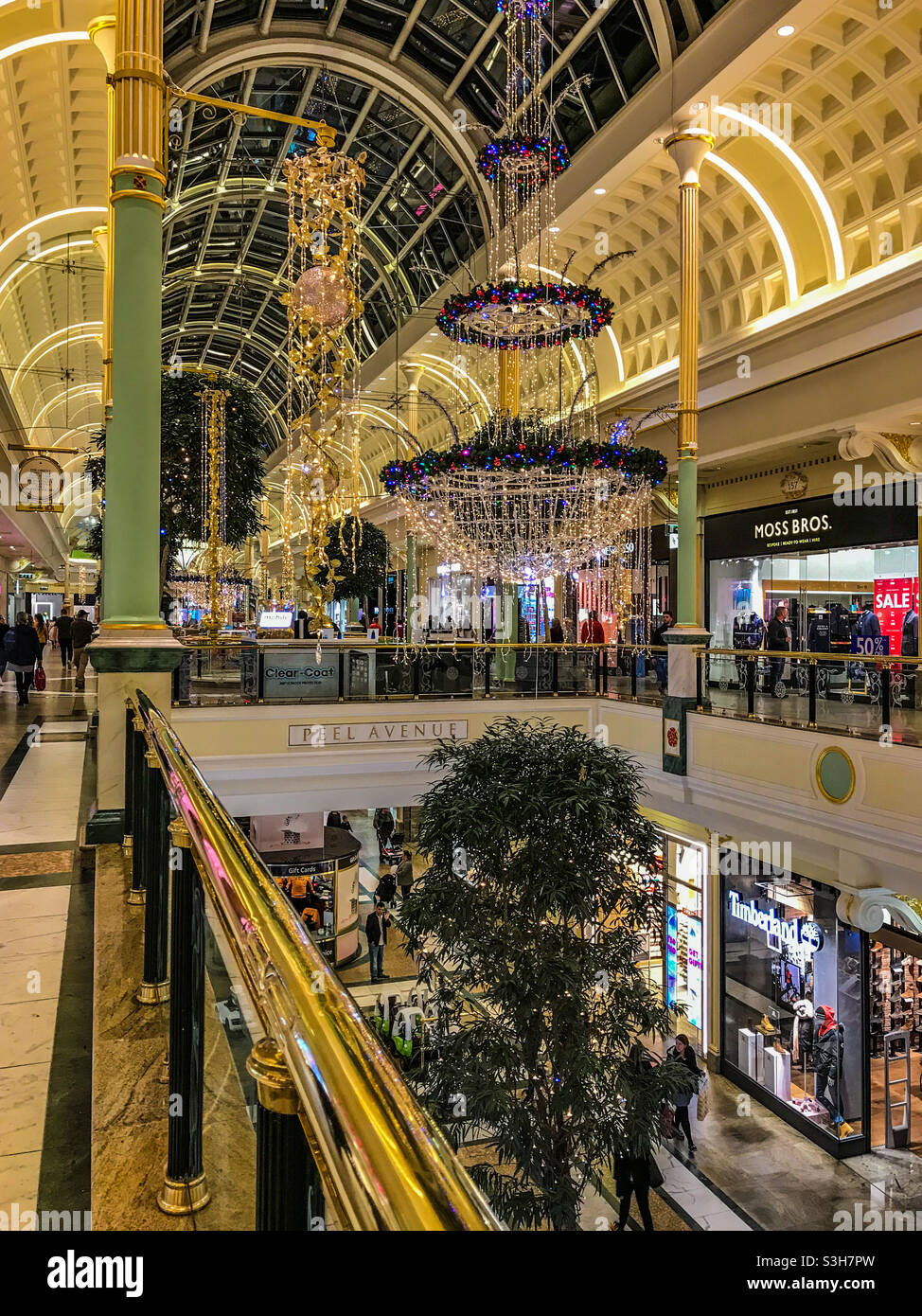 Trafford shopping centre at Christmas Stock Photo Alamy