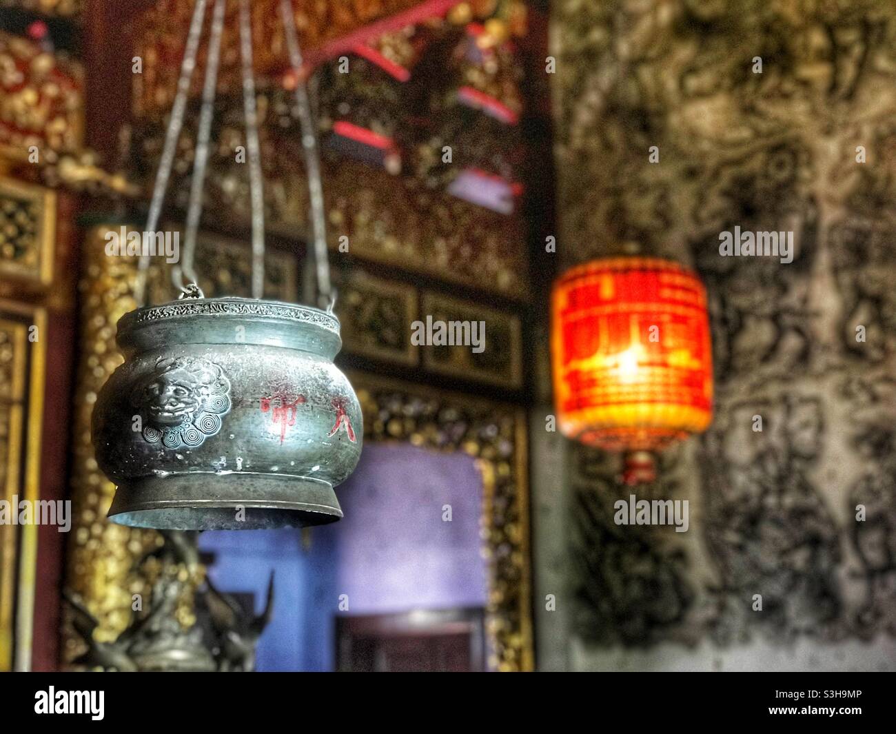 Hanging incense burner hires stock photography and images Alamy