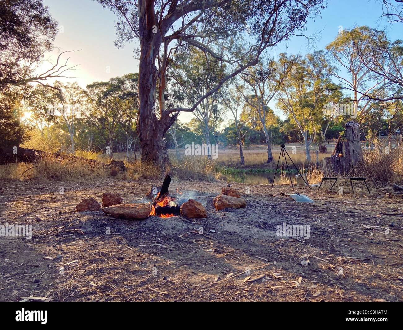 Campfire cooking australia hires stock photography and images Alamy