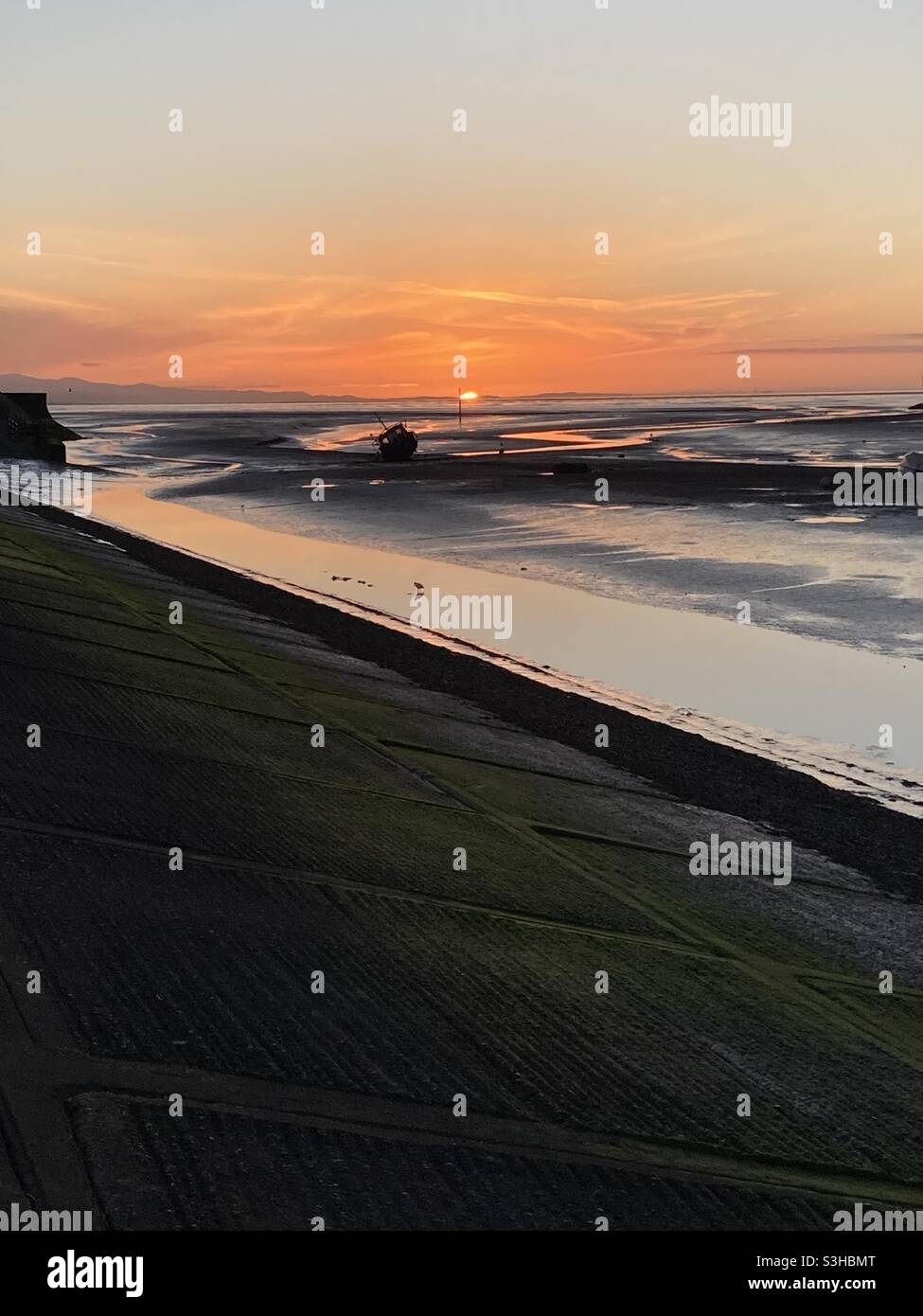Sunset along Meols parade on the Wirral Stock Photo Alamy