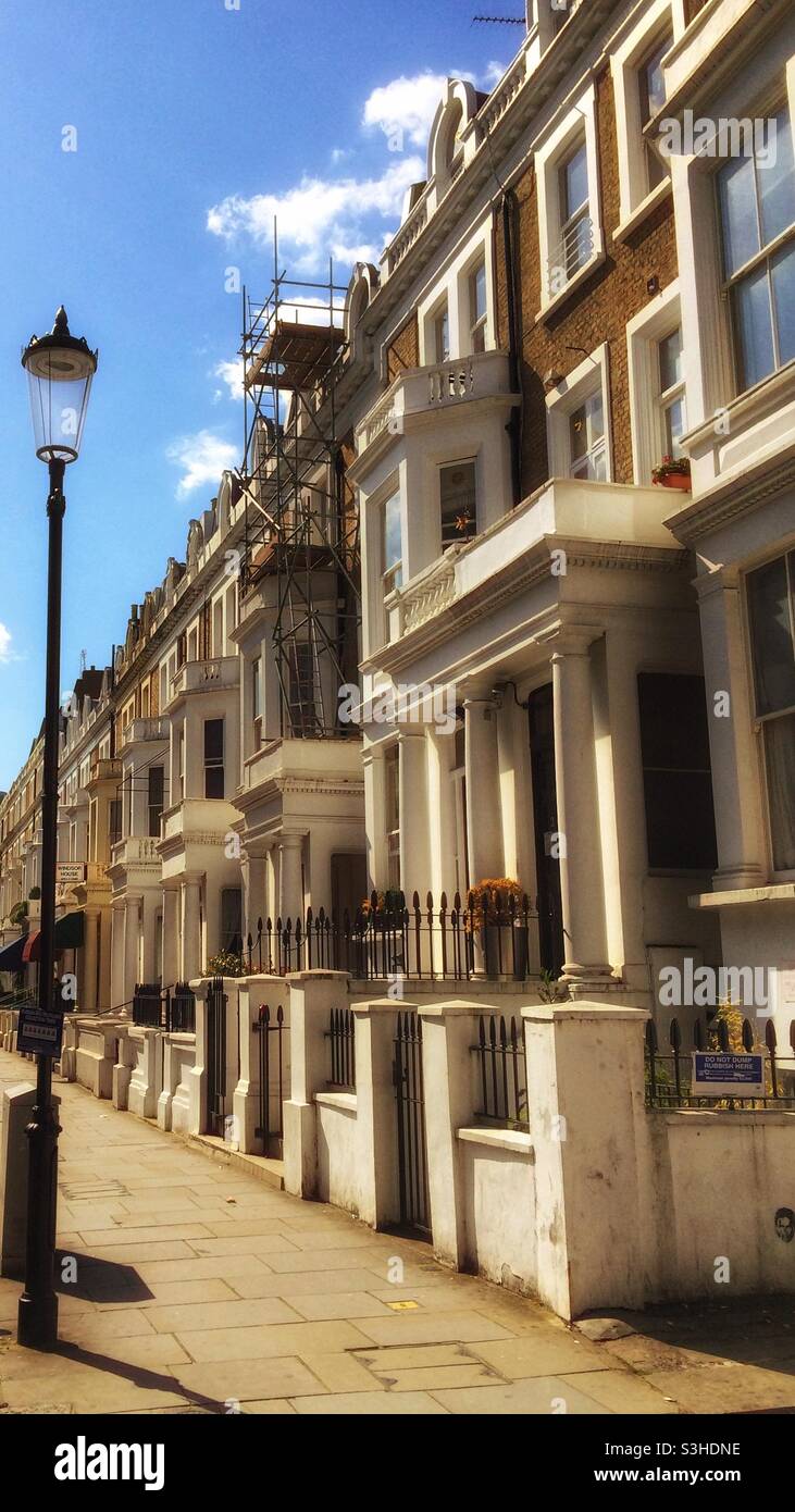 Row of townhouses with lamppost, Earls Court Stock Photo