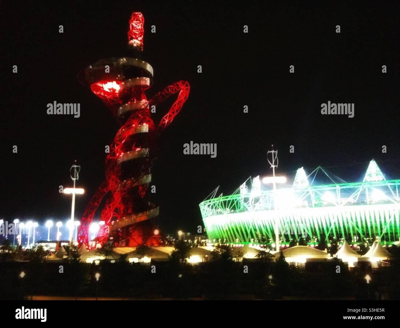 London 2012: Orbit sculpture and Olympic Stadium at night Stock Photo