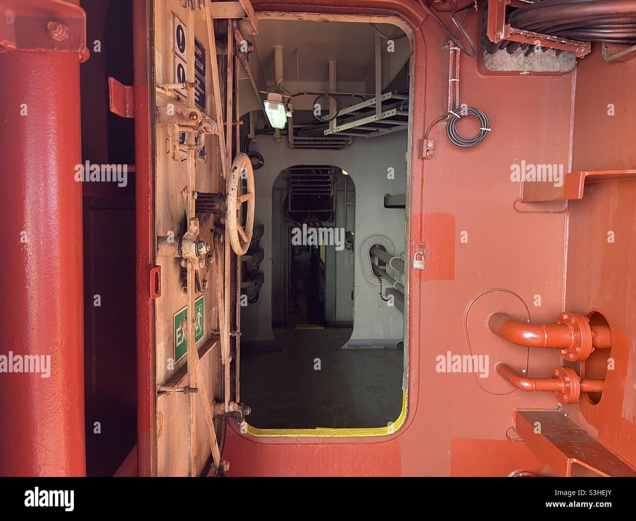Watertight door hi-res stock photography and images - Alamy
