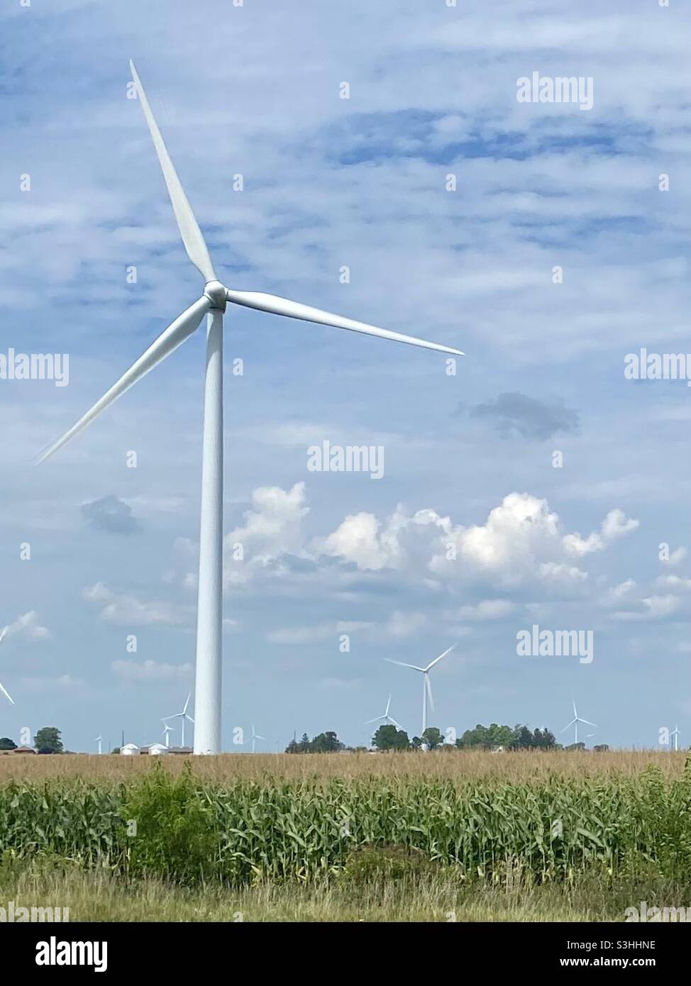 Windmill in Indiana field Stock Photo Alamy
