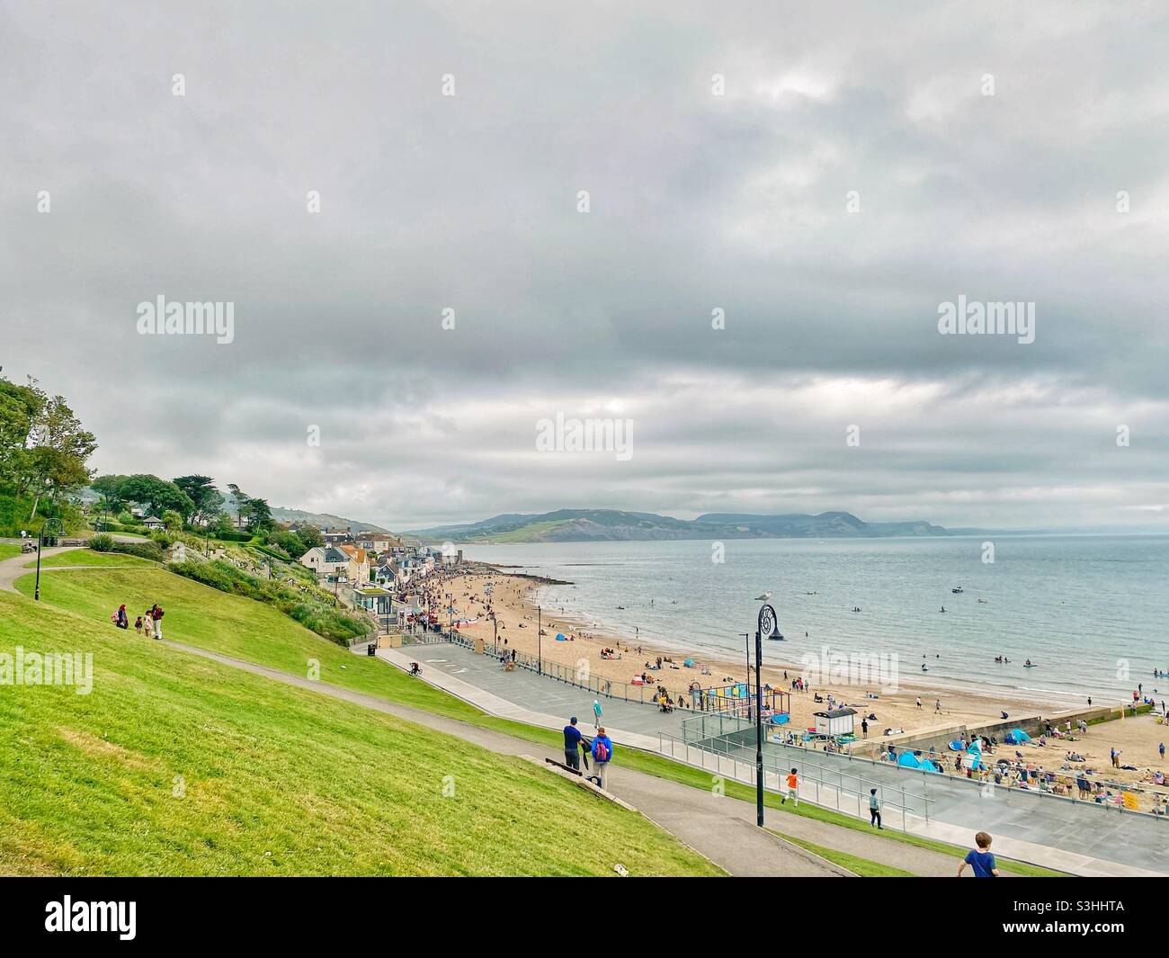 Lyme regis beach looking smartphone stock photos and images - Alamy