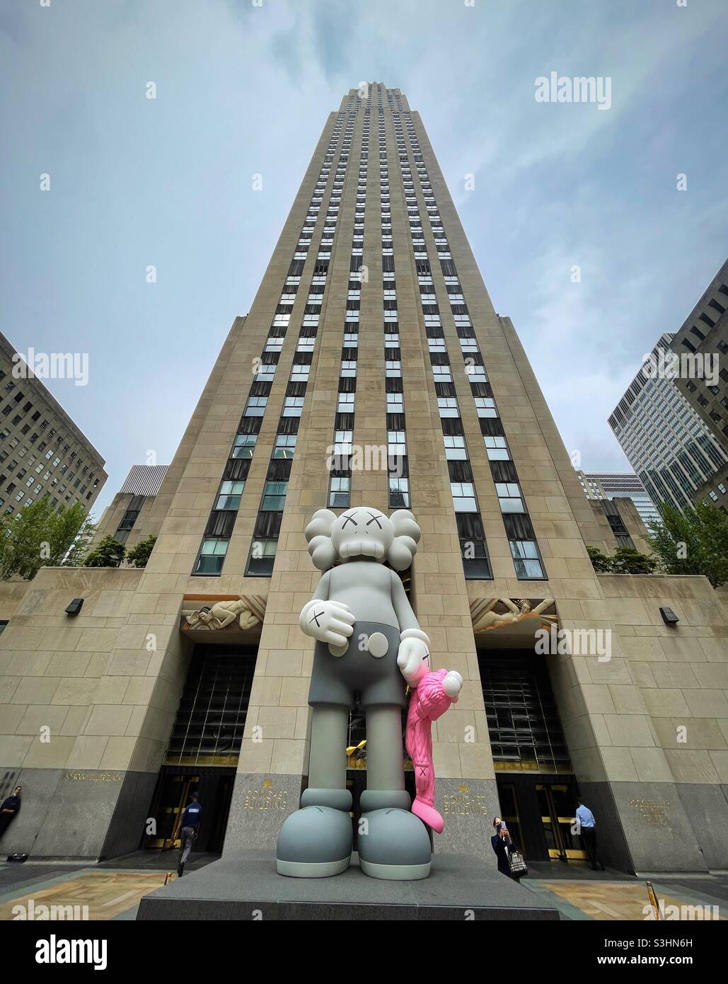 Giant bronze statue , Share, by the artist Kaws at the Rockefeller Center plaza, NYC, USA, 2021