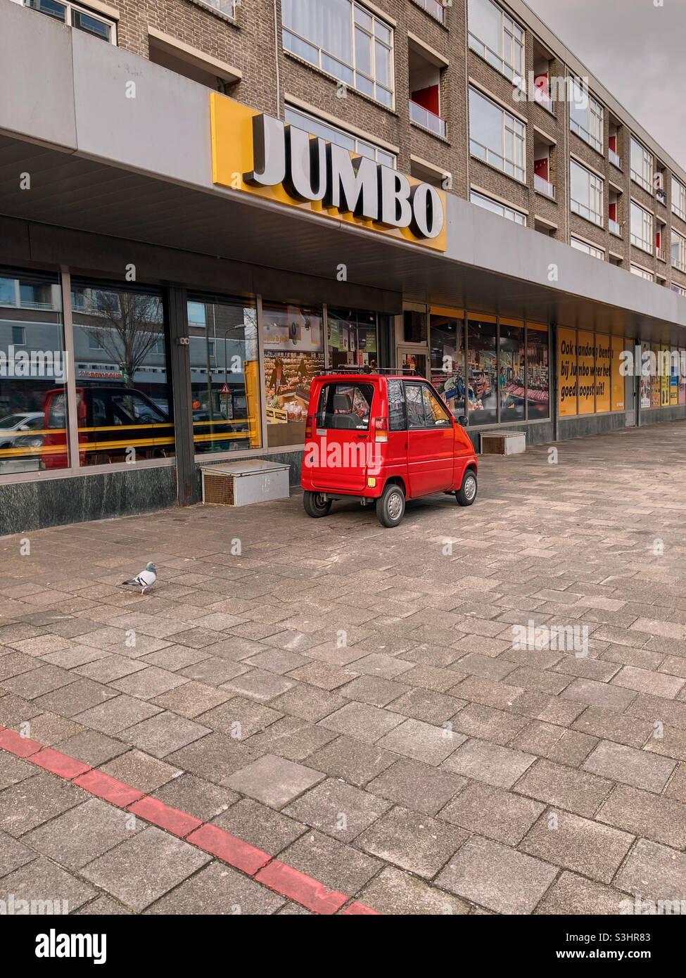 The Hague, Zuid Holland, The Netherlands - Januari 12,2021. A red mini car  parked in front of a Jumbo supermarket in The Hague on de Stede street  Stock Photo - Alamy