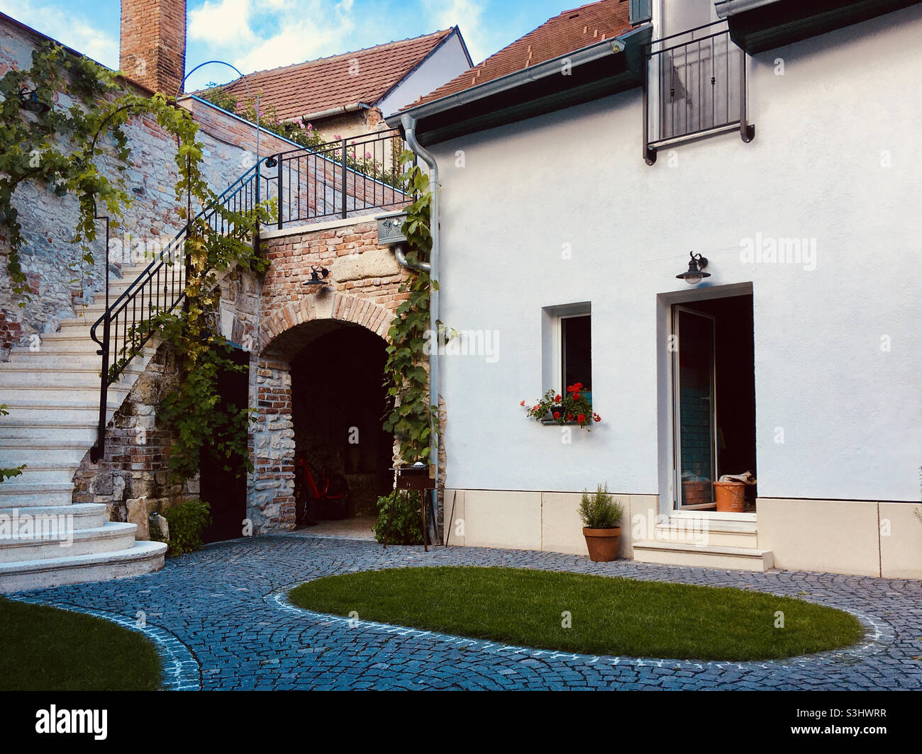 Renovated medieval houses hi-res stock photography and images - Alamy