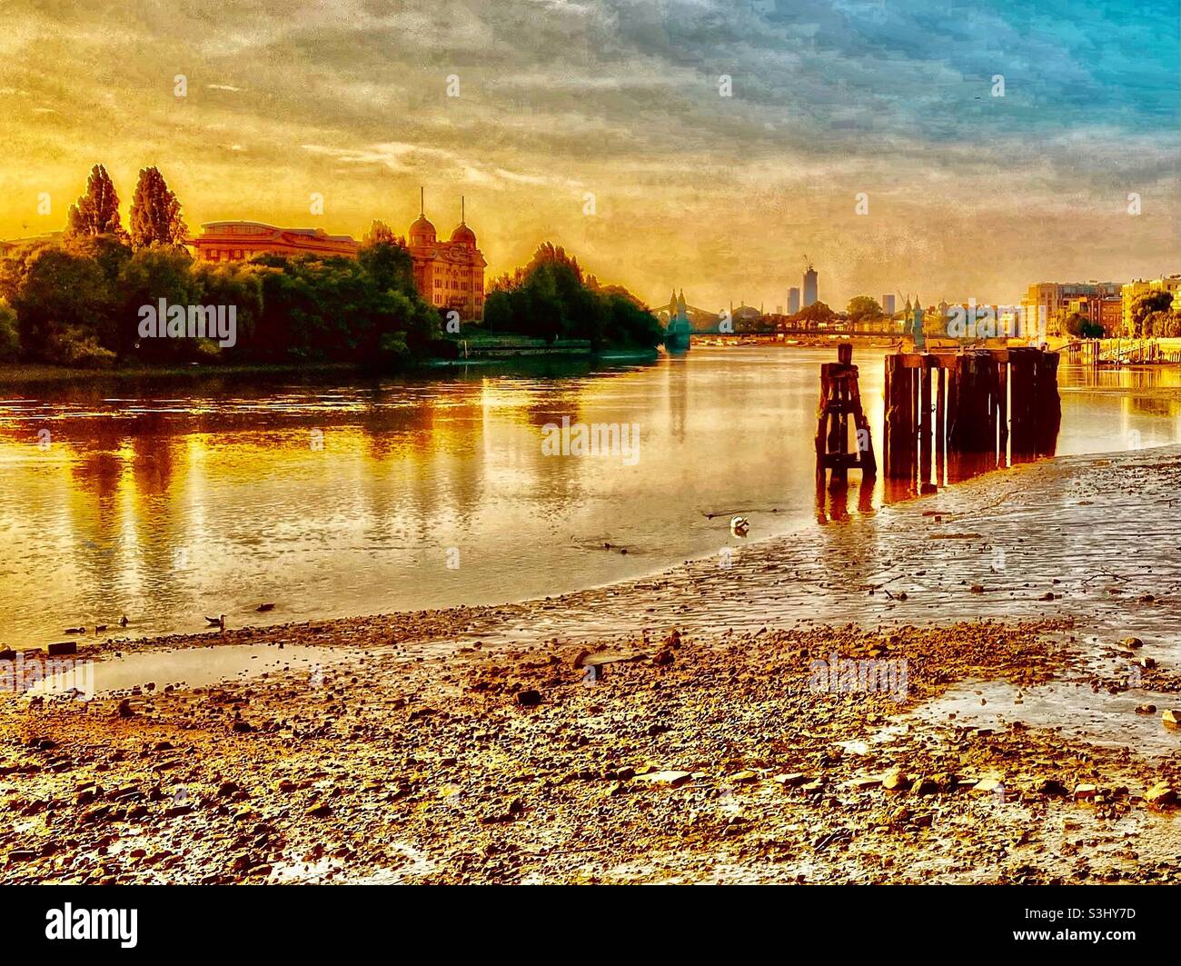 Harrods furniture hires stock photography and images Alamy