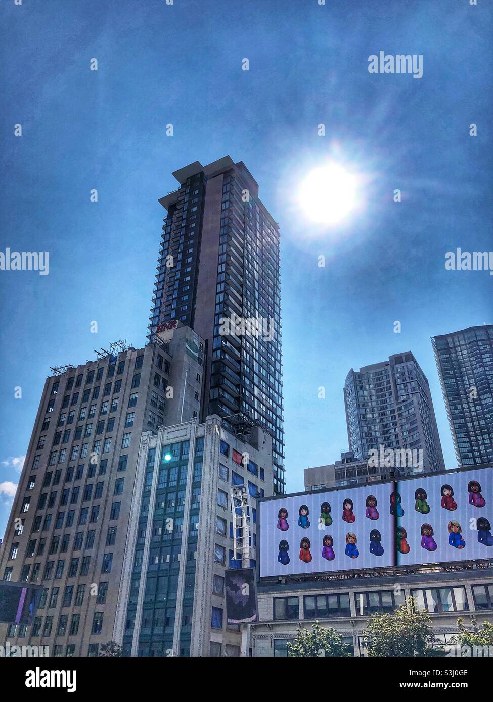 Yonge Dundas Square in downtown Toronto, Canada Stock Photo - Alamy
