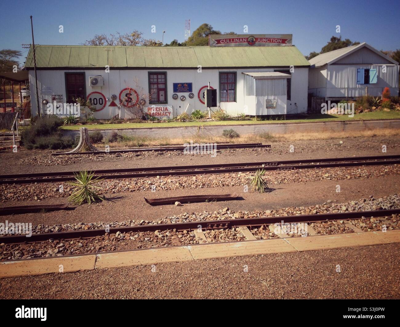 A traditional tin building in the historic diamond mining town of