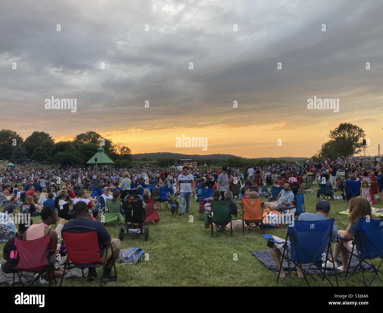 Concert stage crowd hi-res stock photography and images - Alamy