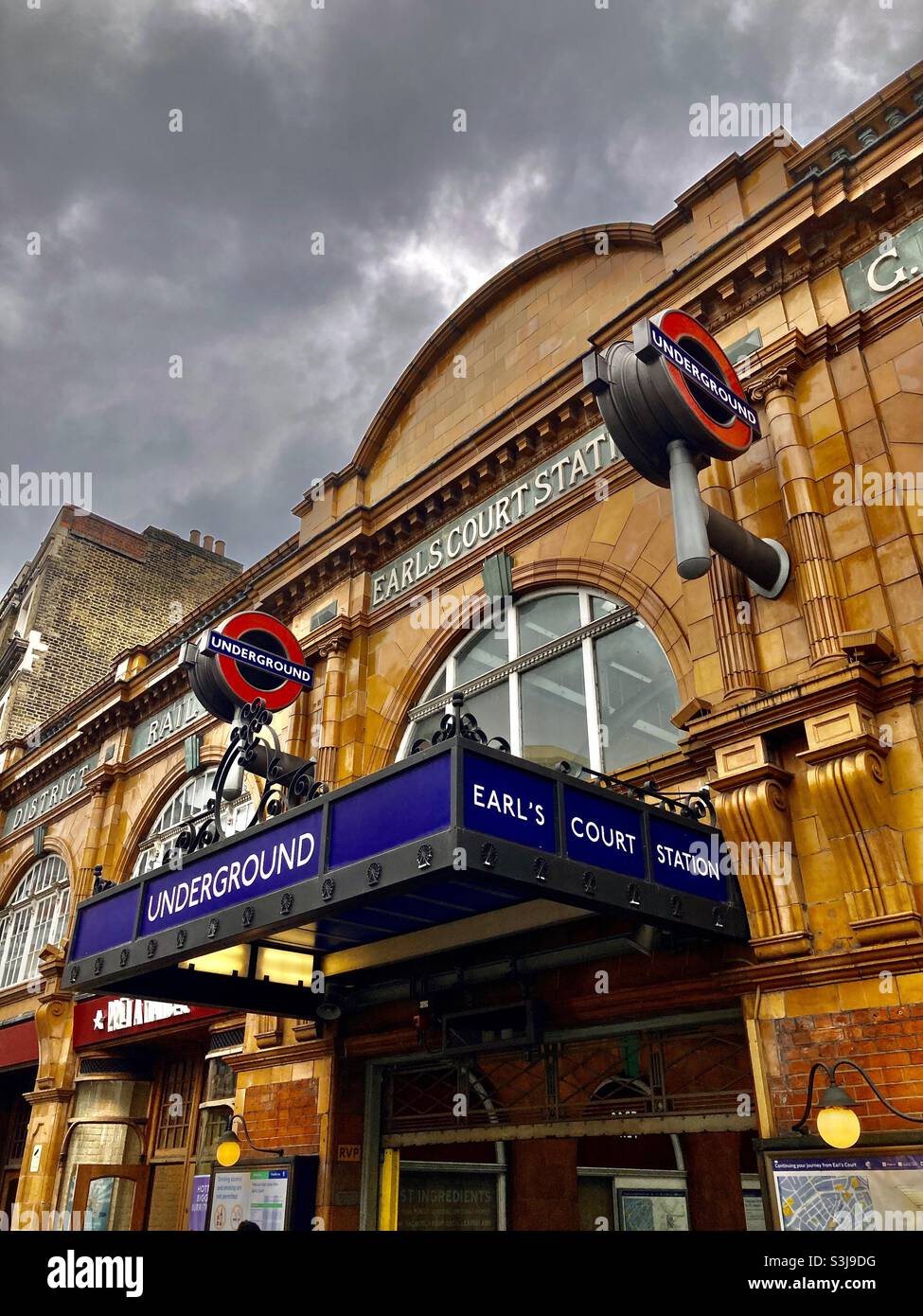 Earls Court Tube Station Stock Photo Alamy Earls Court Tube Station Stock Photo Alamy