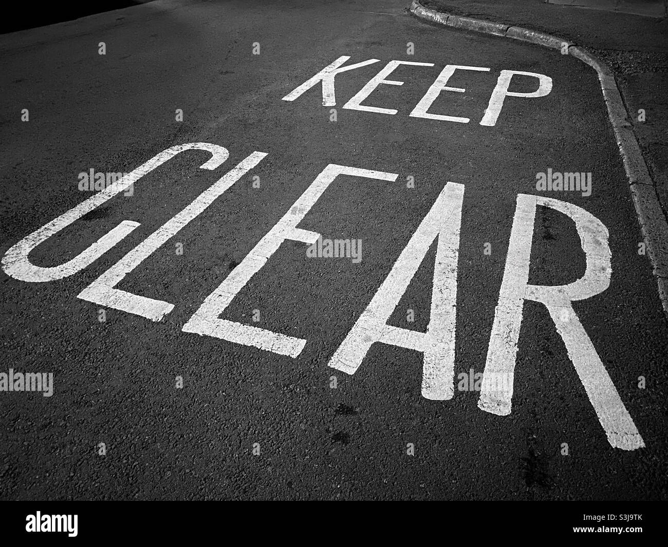 KEEP CLEAR. Instructions to car drivers - do not park or wait here! Photo ©️ COLIN HOSKINS. - Smartphone Captured Stock Image