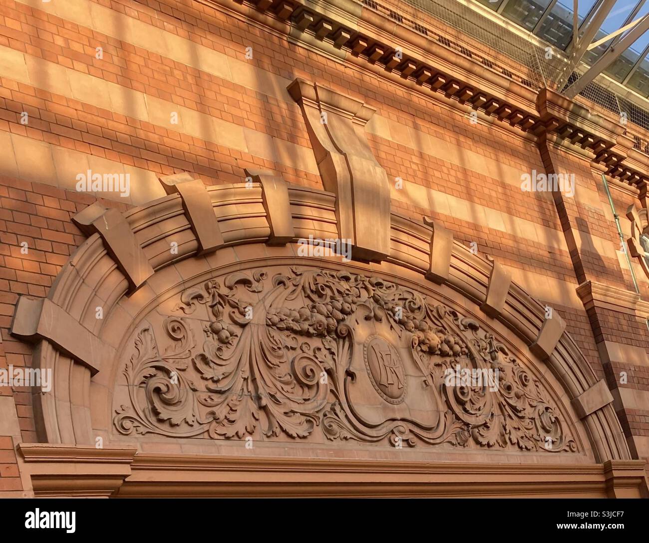 Architectural decoration on the concourse of Nottingham Railway Station, an ‘Edwardian Baroque Revival style’ building using red brick, terracotta and faience.Opened in 1848, it was rebuilt in 1904. Stock Photo