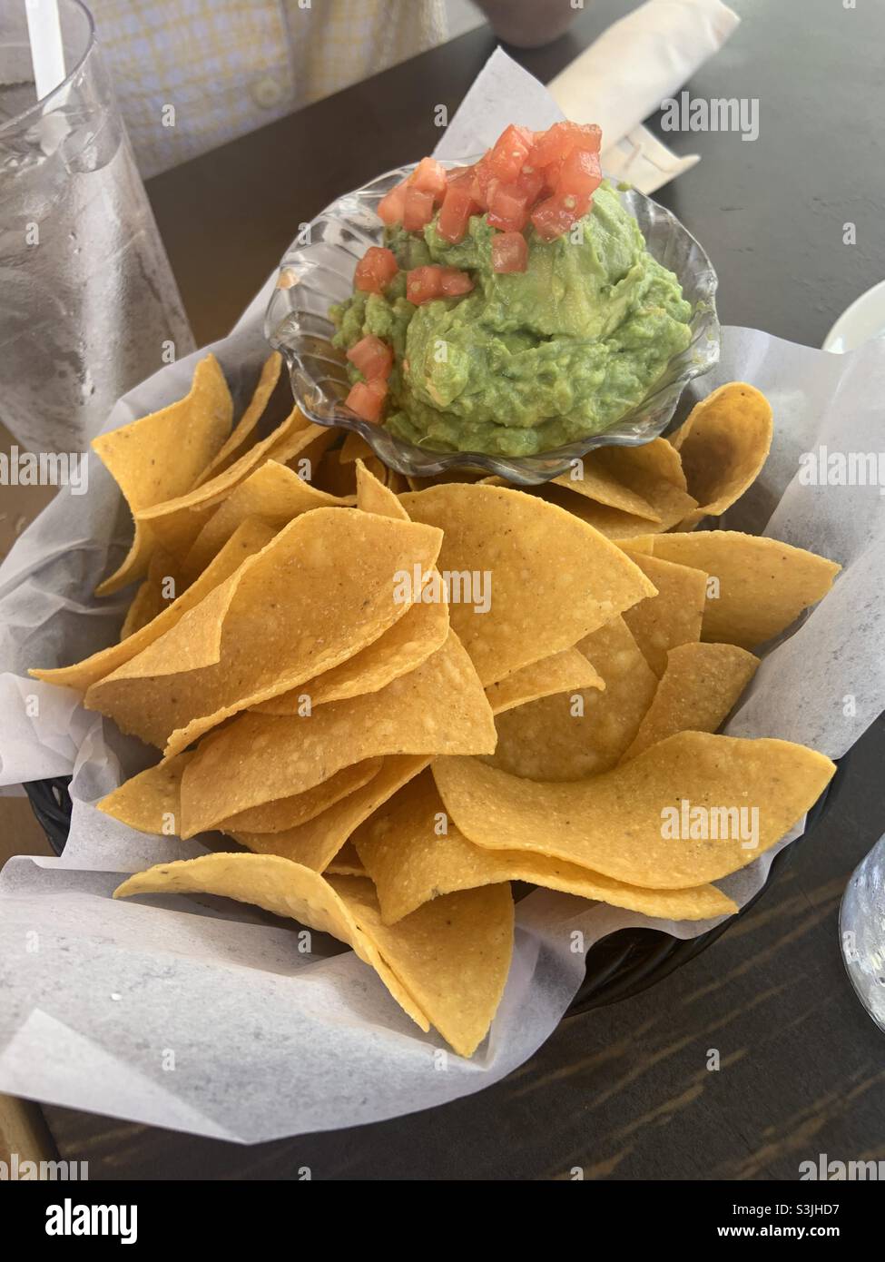 Guacamole and chips Stock Photo Alamy