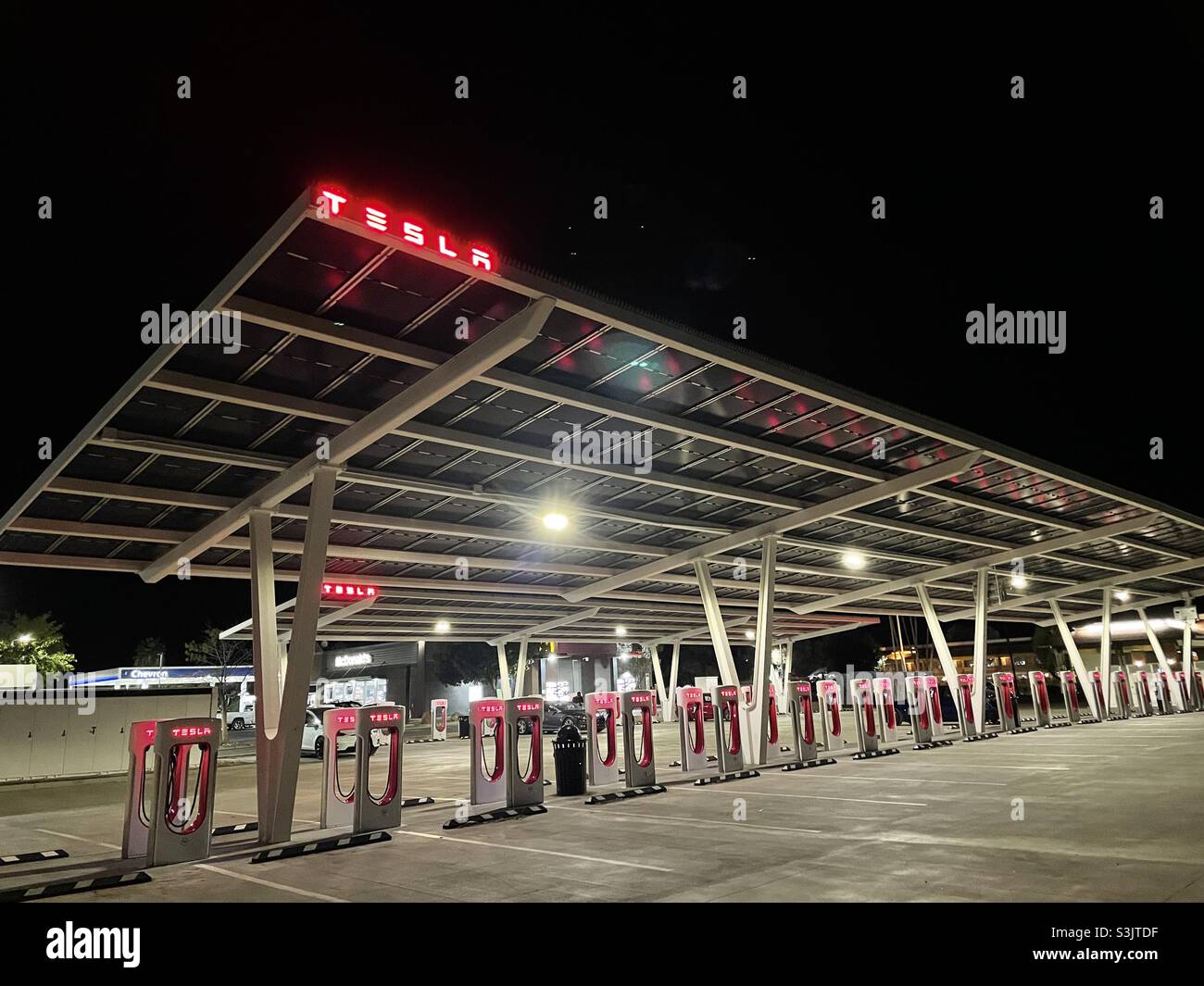 Tesla supercharger hires stock photography and images Alamy
