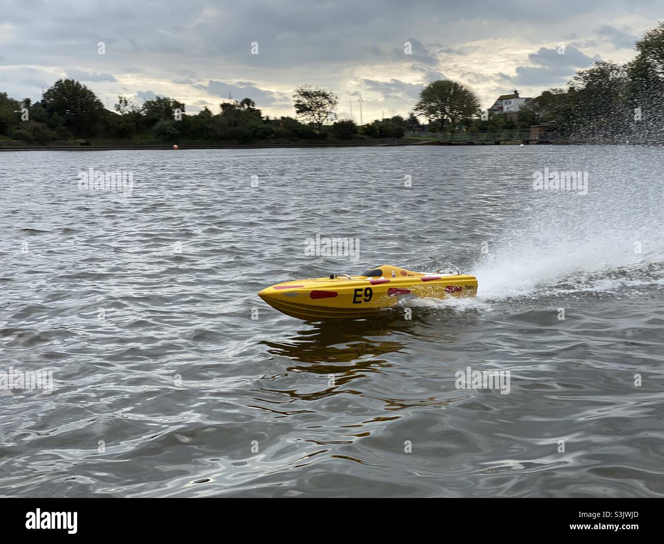 Radio controlled speed boat on lake Stock Photo Alamy