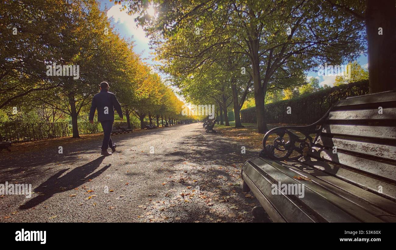 London a walk in the park hi-res stock photography and images - Alamy
