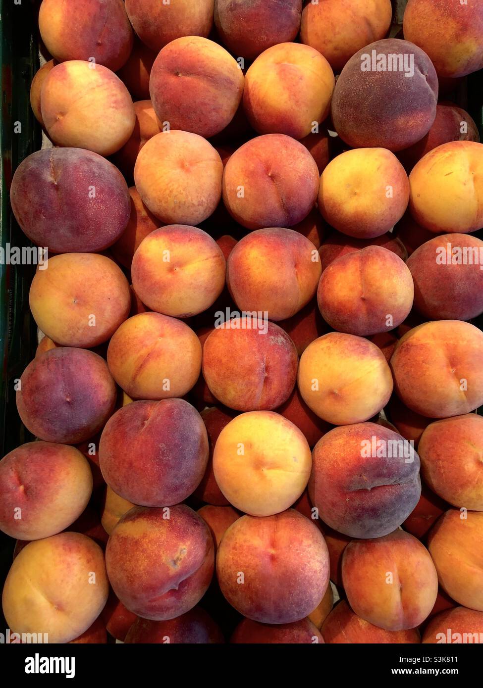 Ripe peaches on display in a grocery store Stock Photo Alamy
