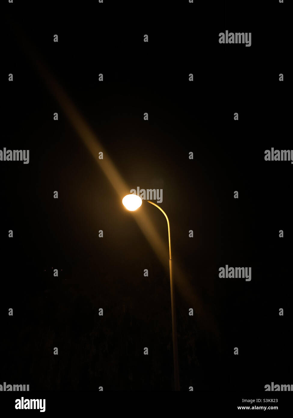 Street light yellow hi-res stock photography and images - Alamy