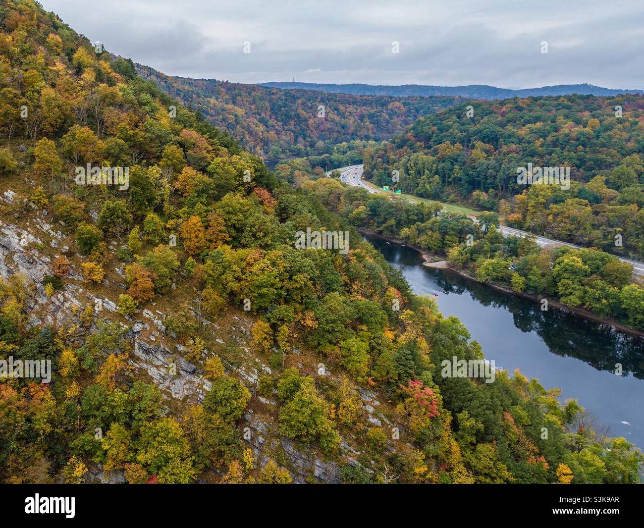 Fall Foliage on the Delaware Water Gap Stock Photo Alamy