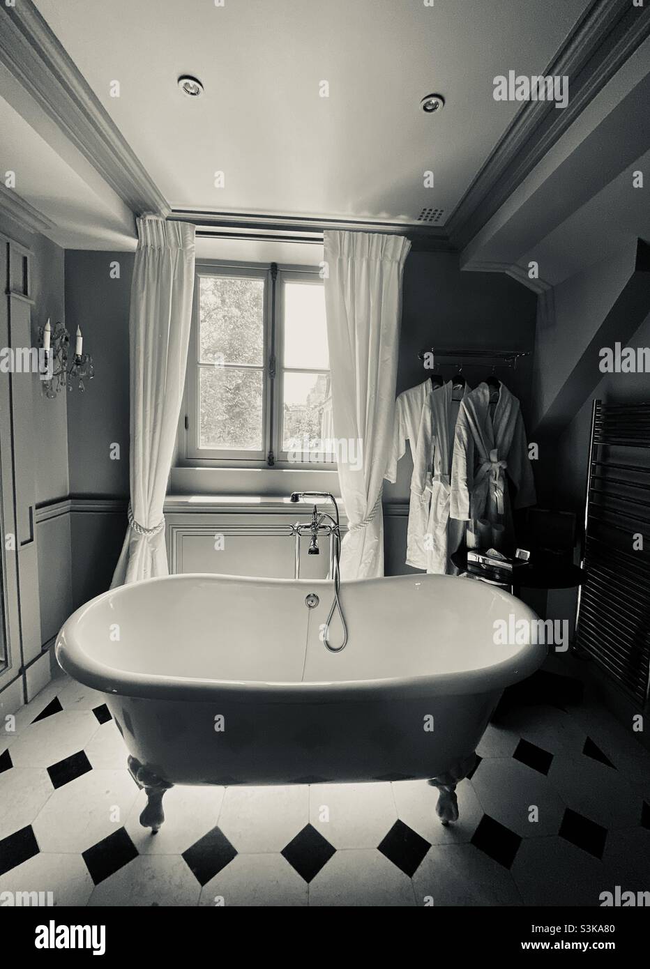 Classic French bathroom. Paris, France Stock Photo Alamy