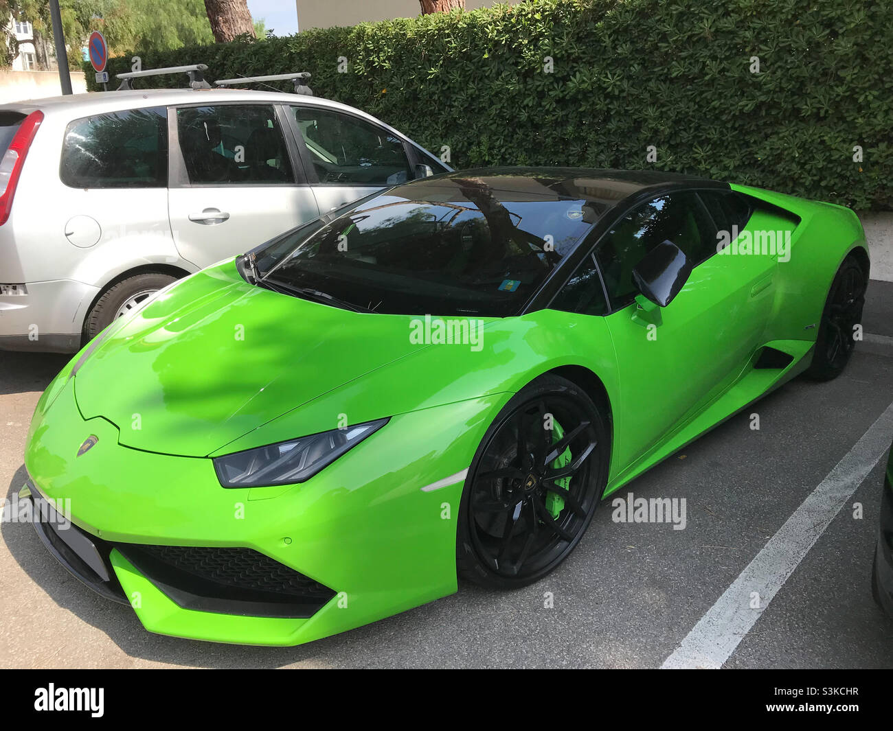 Green sports car hi-res stock photography and images - Alamy