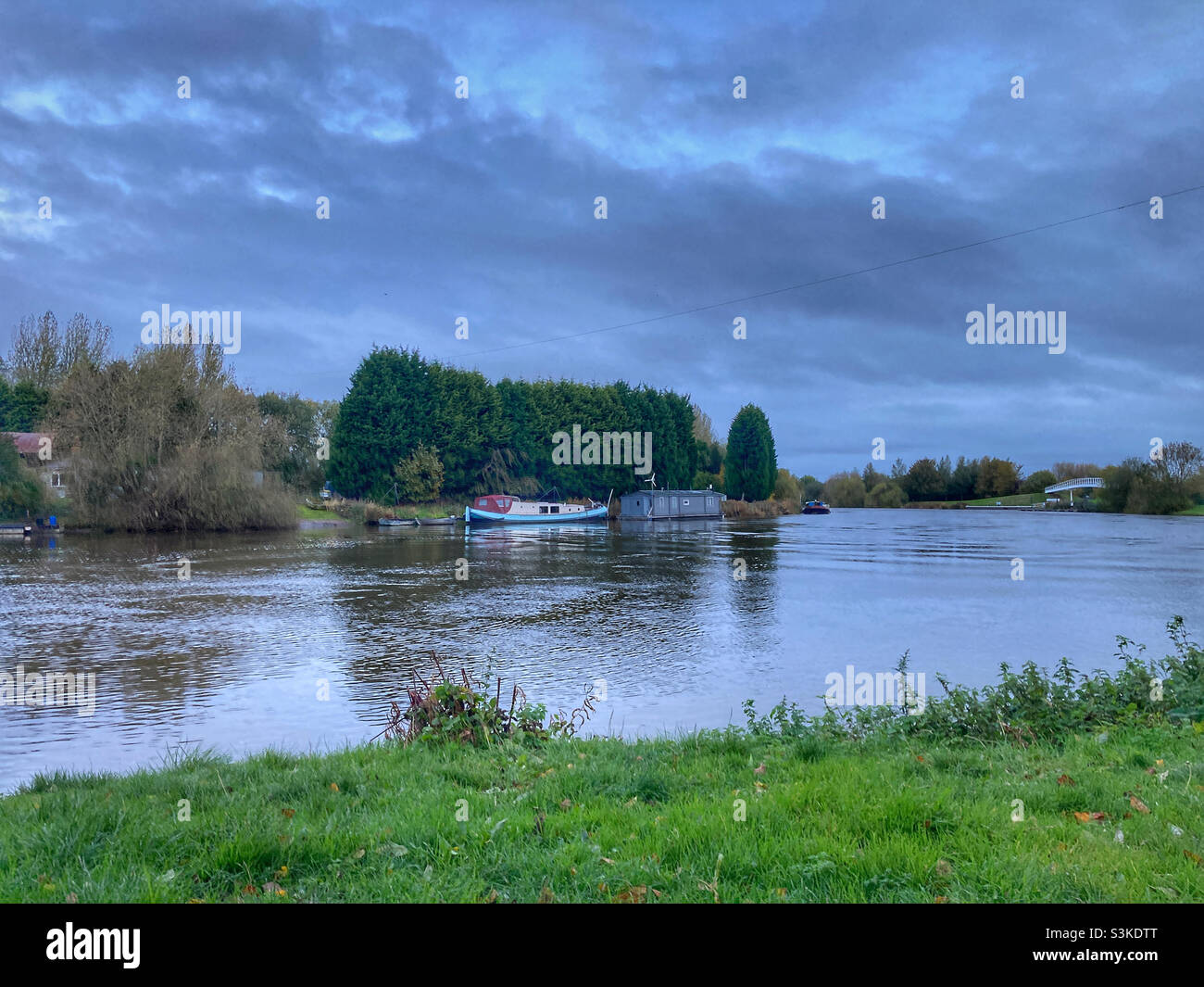 Boats on river trent hires stock photography and images Alamy