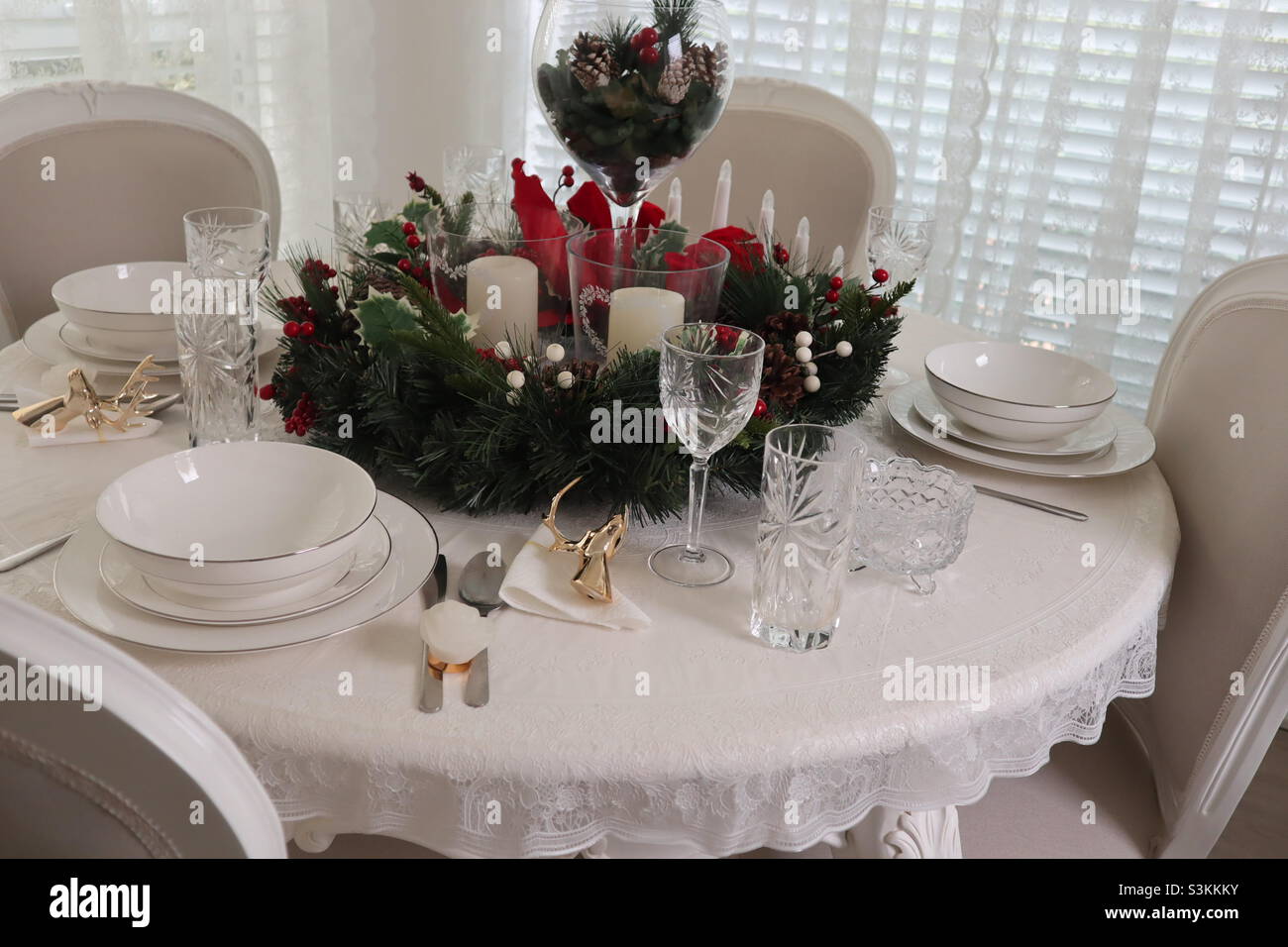 Christmas Decorations For A Round Table Outdoor Christmas