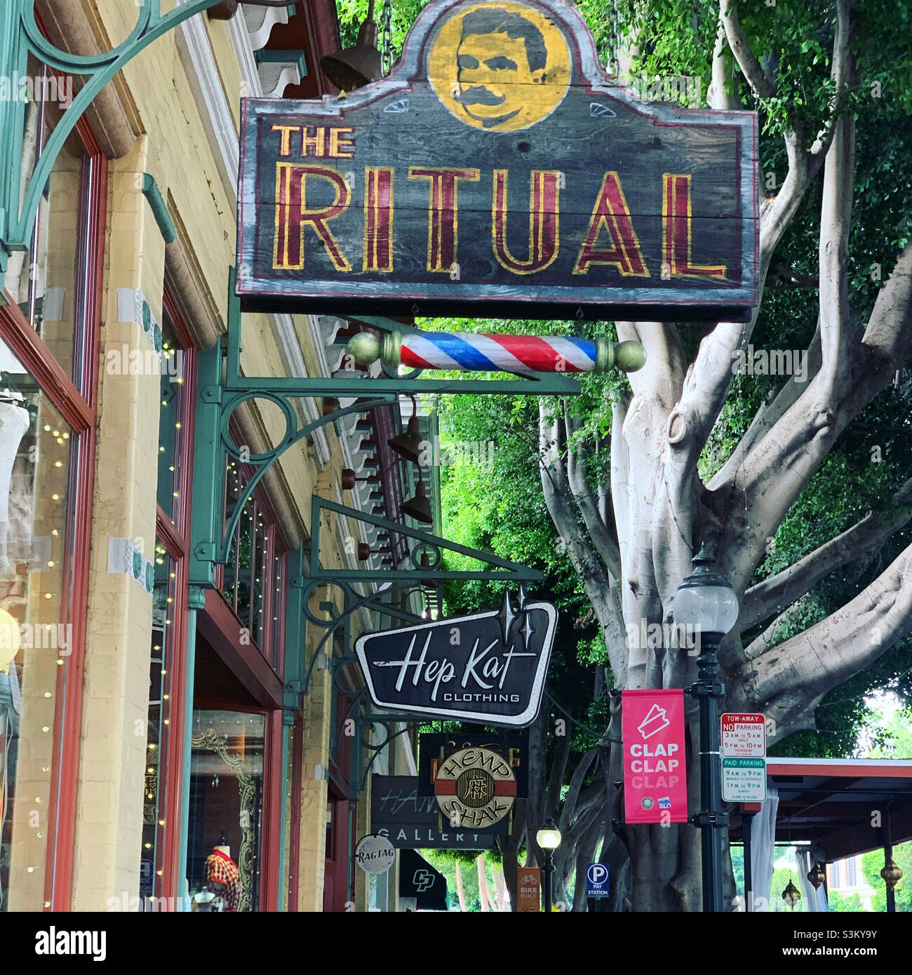 Barbershop sign hi-res stock photography and images - Alamy