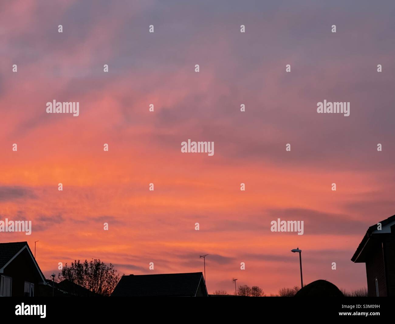 Red sky in the morning hi-res stock photography and images - Alamy