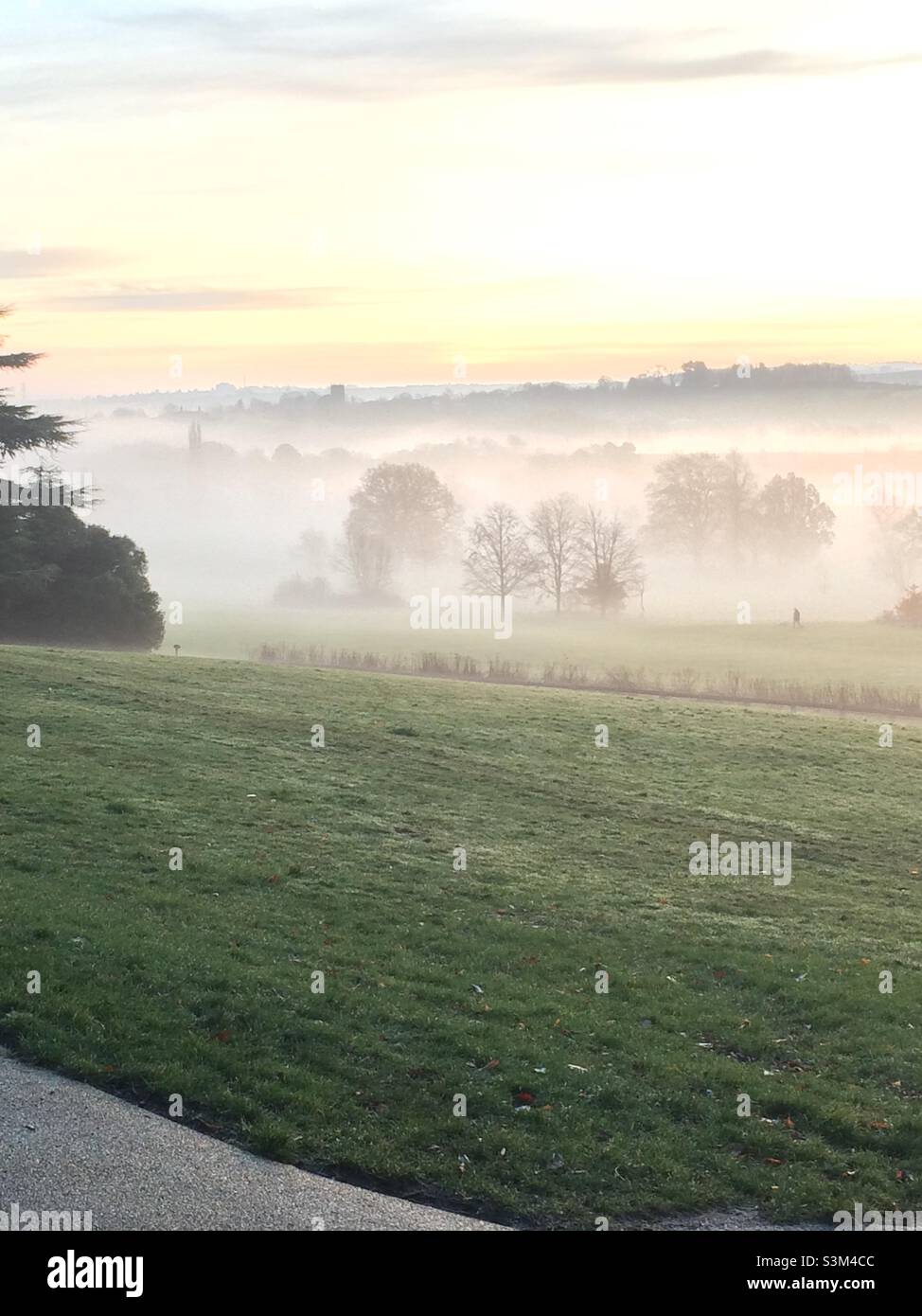 Misty morning 8:20am Tuesday 14th Dec looking over Cawthorne park Stock Photo