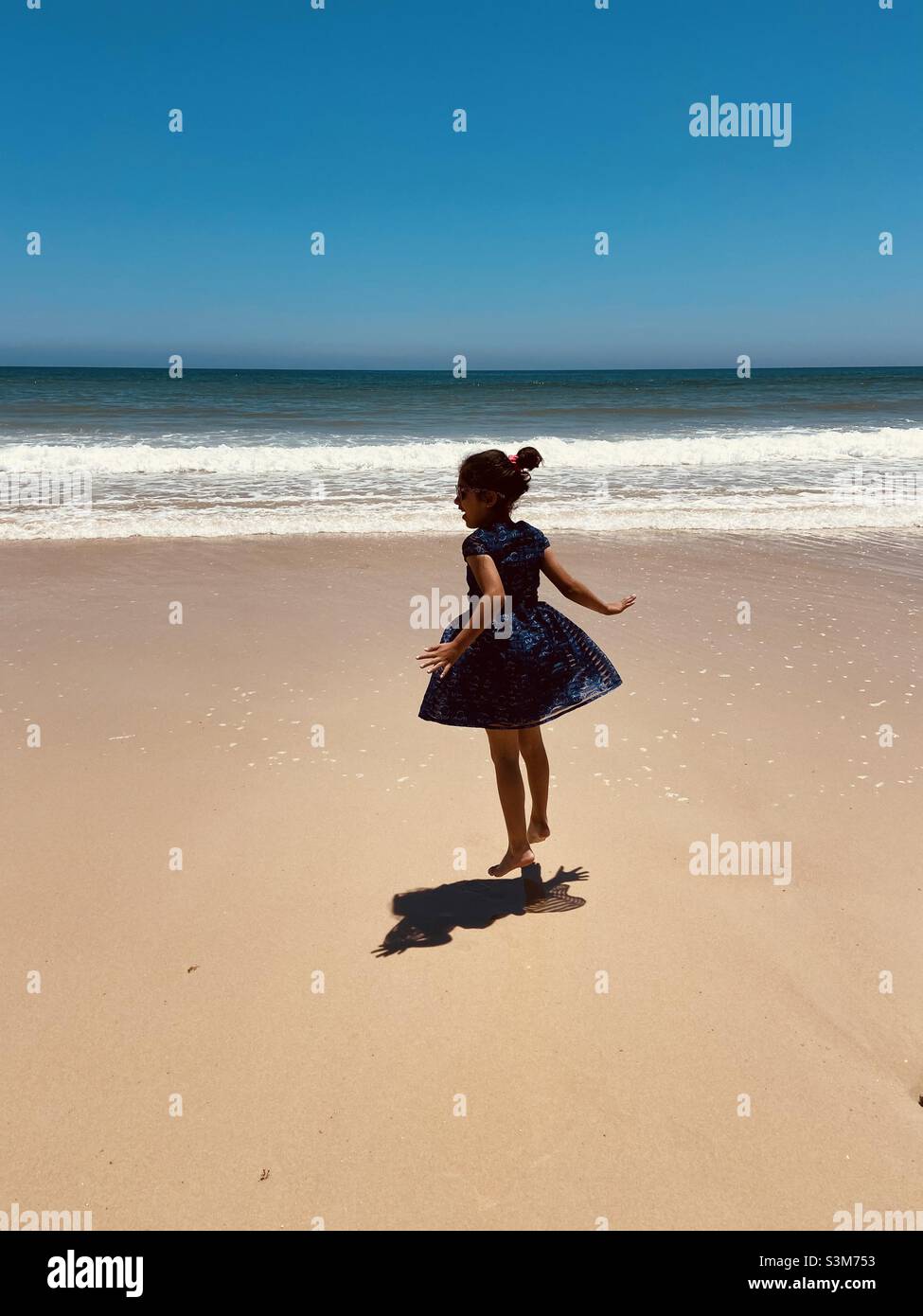 Happy to get wet feet, Adelaide, Australia Stock Photo Alamy