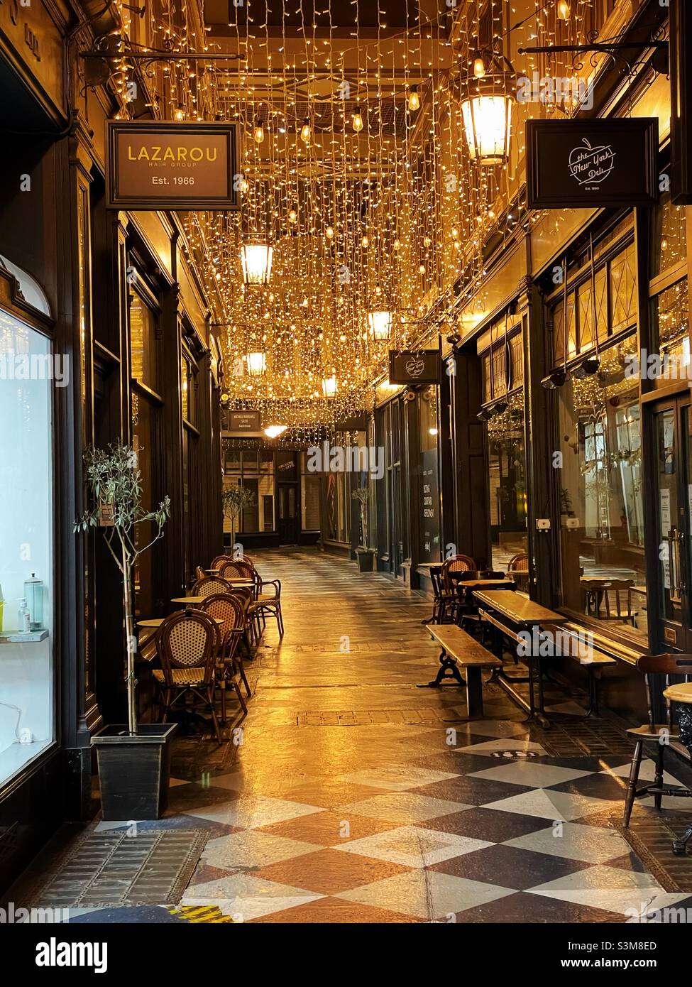 Cardiff arcade hires stock photography and images Alamy