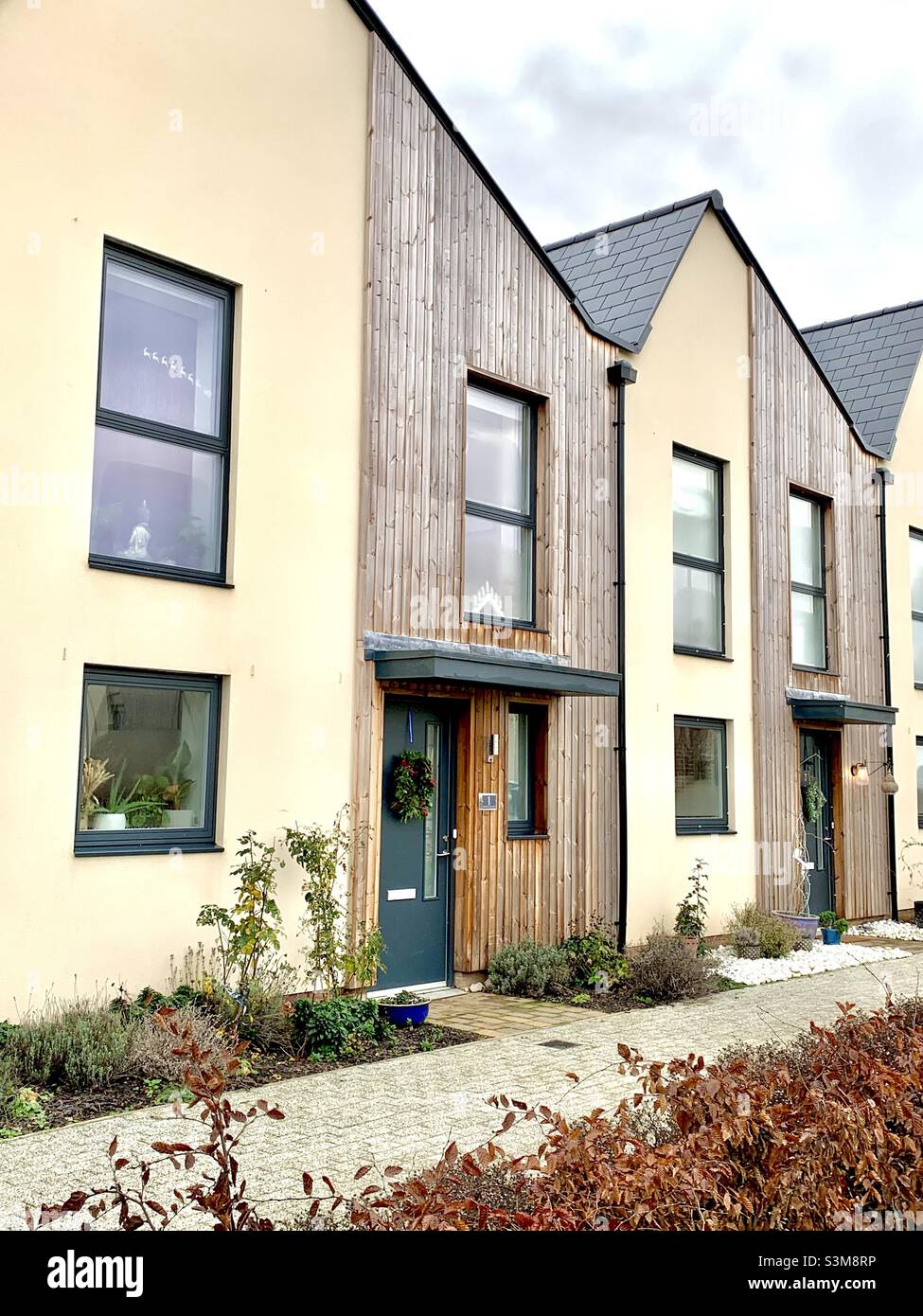 Eco houses on a new estate in Bicester, Oxfordshire Stock Photo Alamy