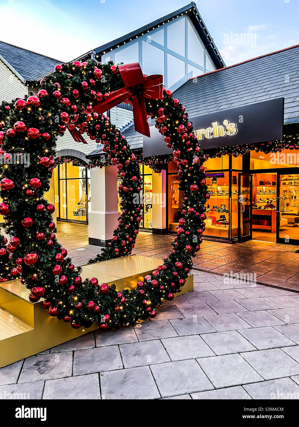 Cheshire Oaks Christmas Stock Photo Alamy