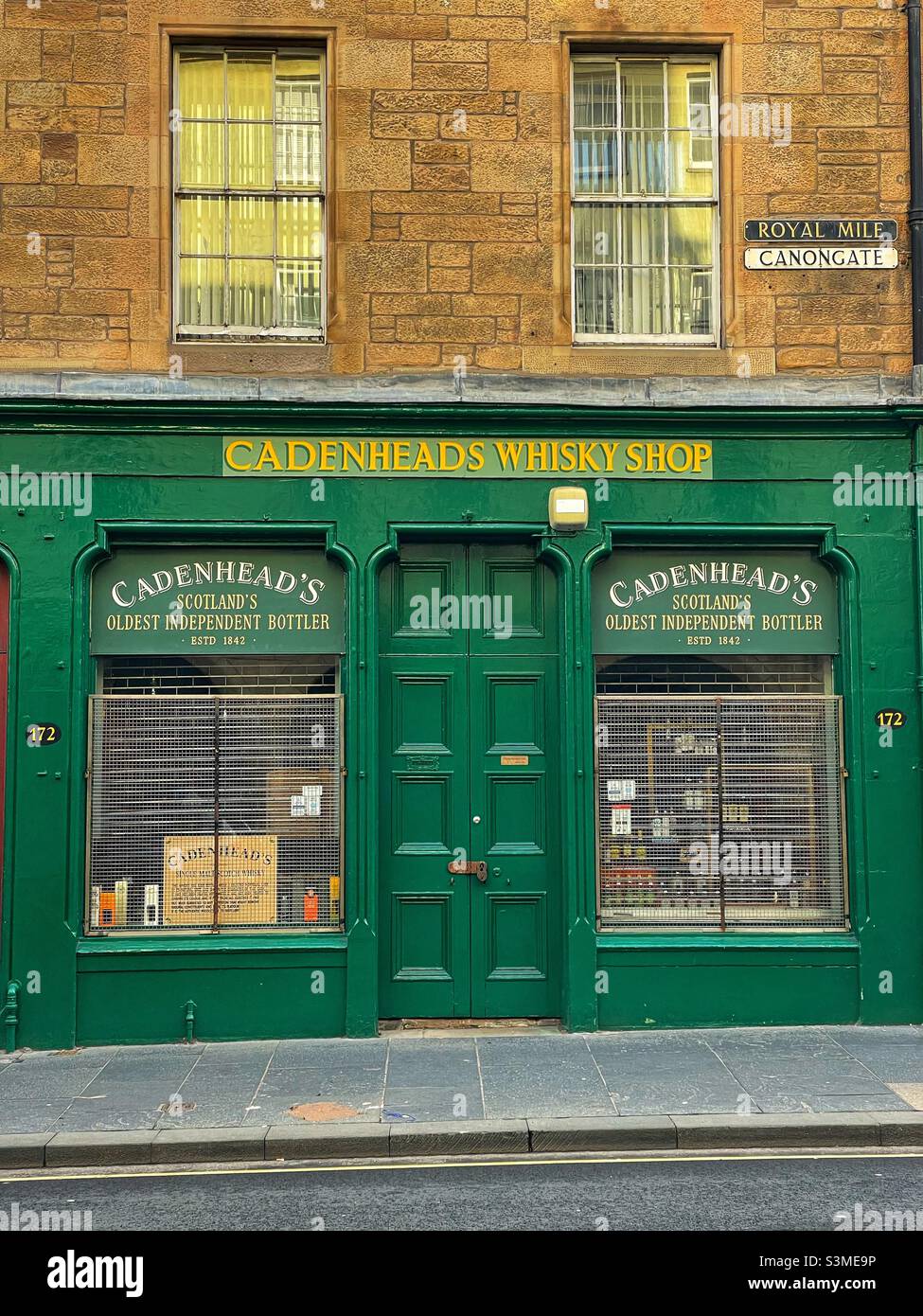 Cadenhead’s Whisky shop, The Royal Mile, Edinburgh, Scotland. Stock Photo