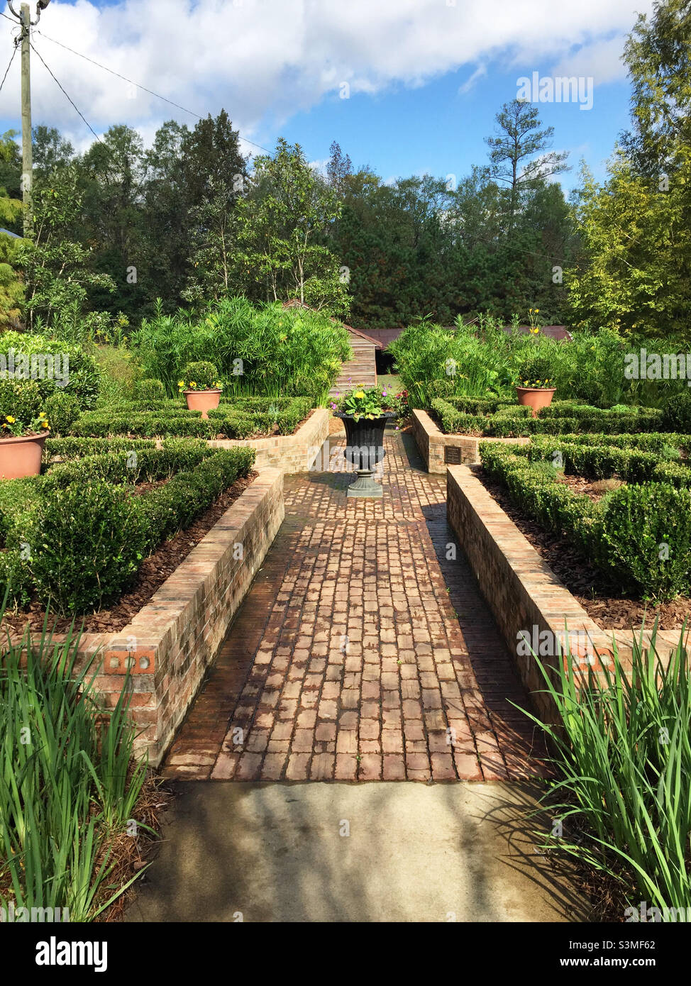 Pavers garden hi-res stock photography and images - Alamy