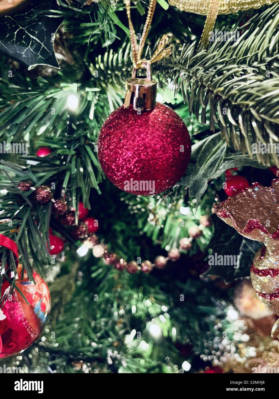 Victorian christmas tree decorations hires stock photography and