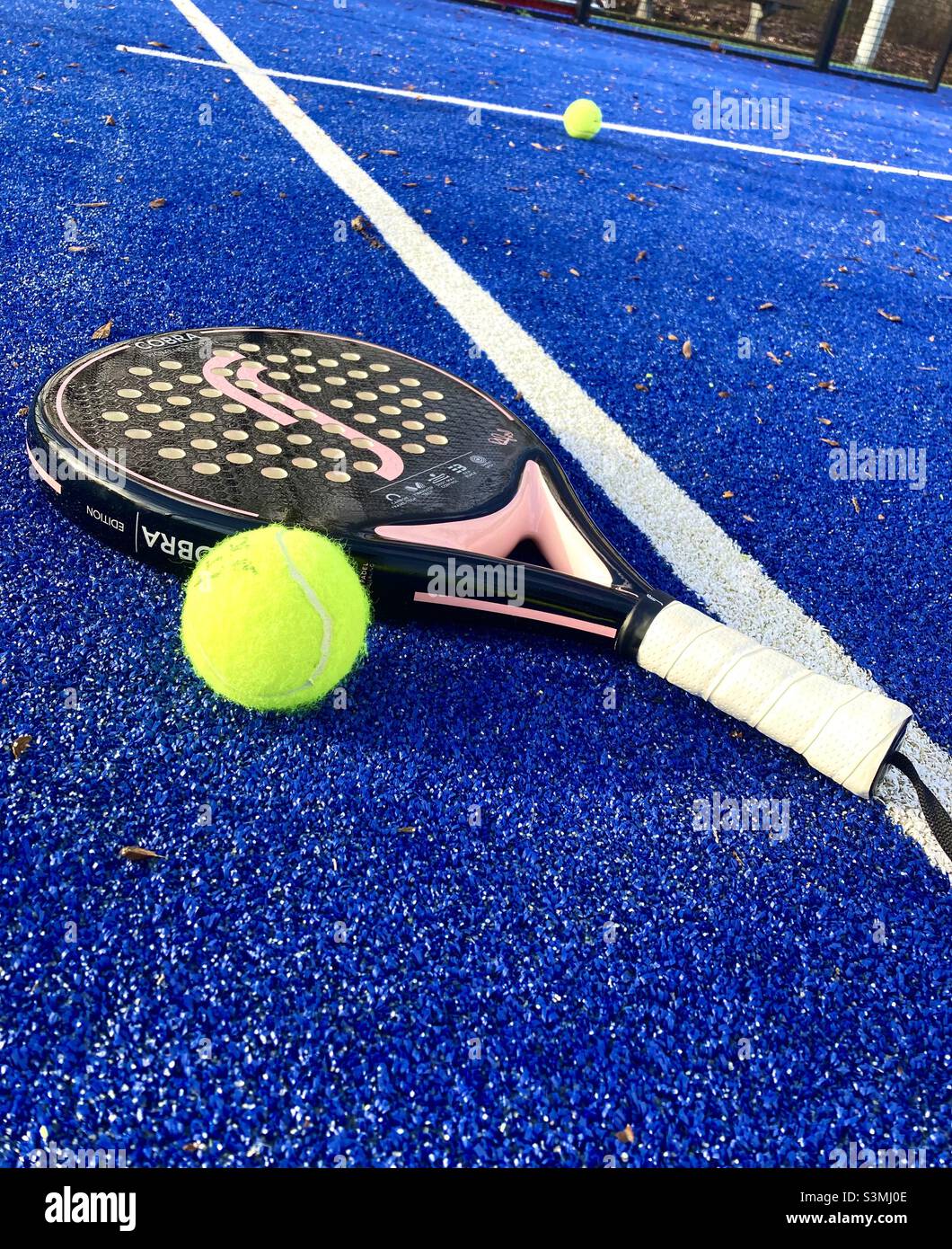 https://c8.alamy.com/comp/S3MJ0E/padel-racket-with-padel-ball-on-the-padel-court-S3MJ0E.jpg