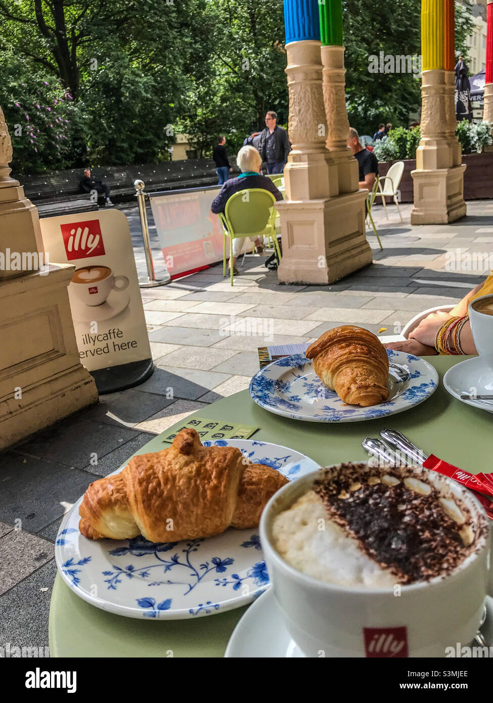 Brunch by Brighton’s theatre - Smartphone Captured Stock Image