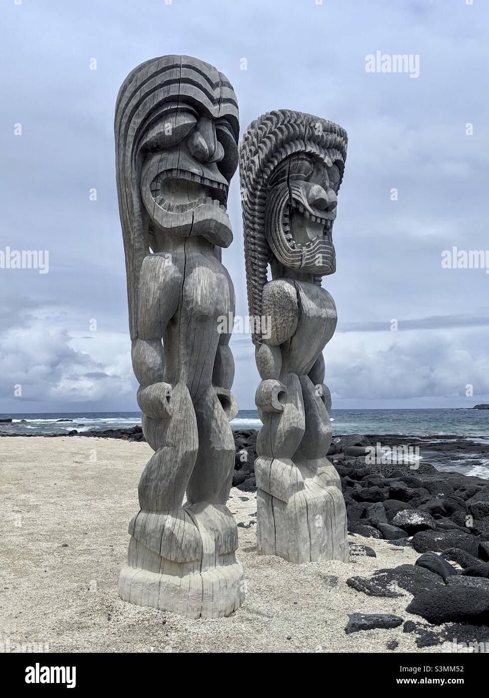Tiki totem poles hi-res stock photography and images - Alamy
