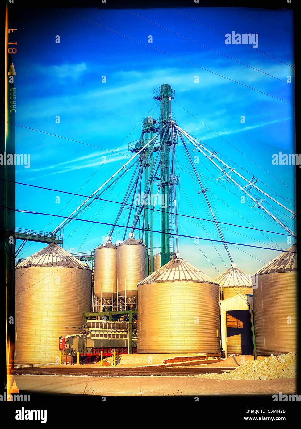Grain bins hi-res stock photography and images - Alamy